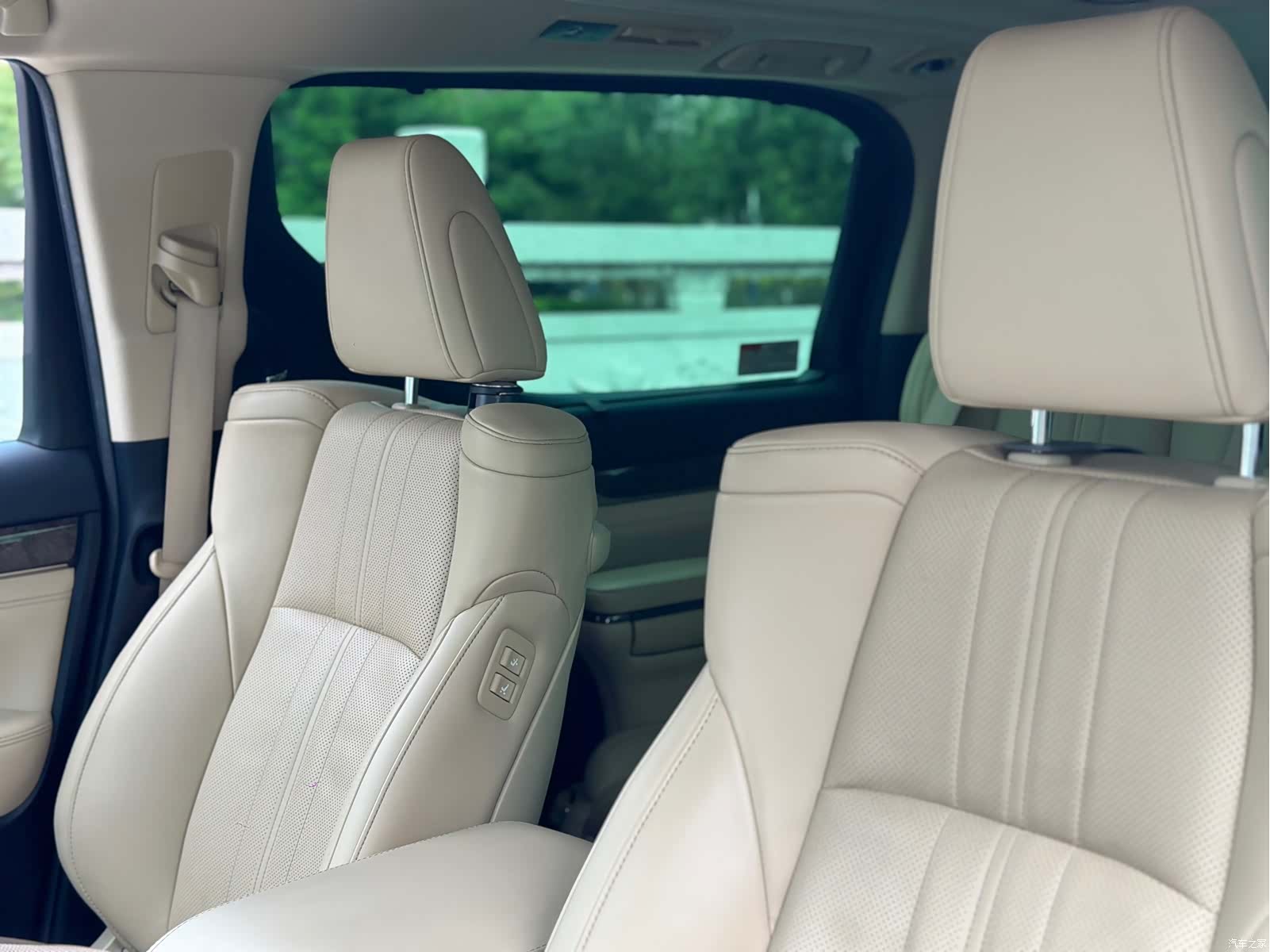 Toyota Alphard, 2022 7