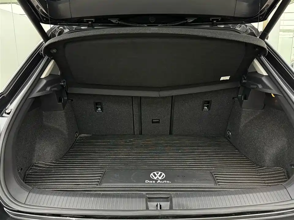 Volkswagen T-ROC exploring Songs