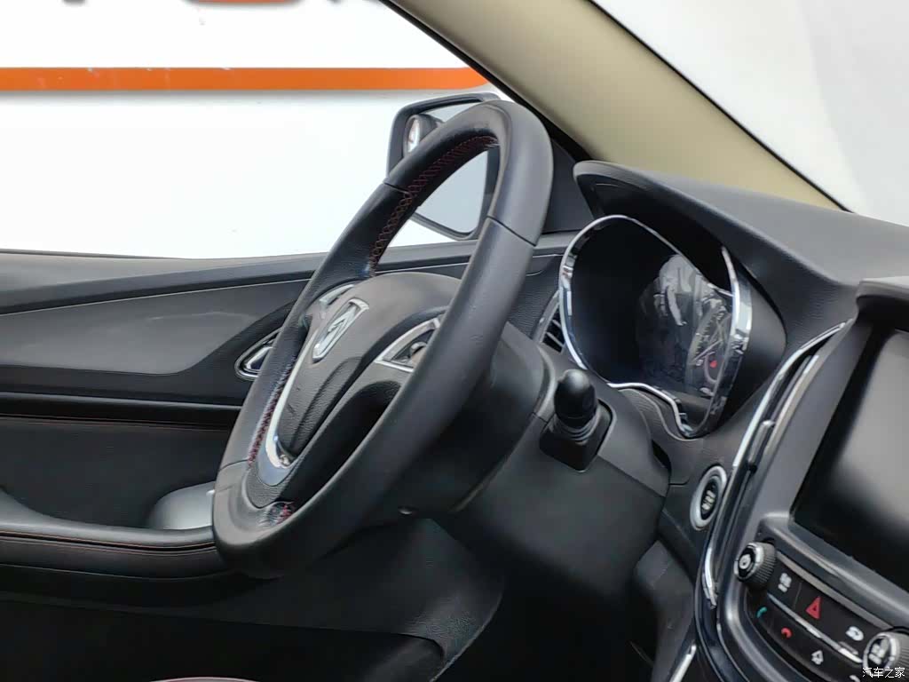 Wuling 560, 2015 22