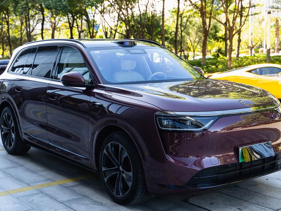 AITO Ask the world M8