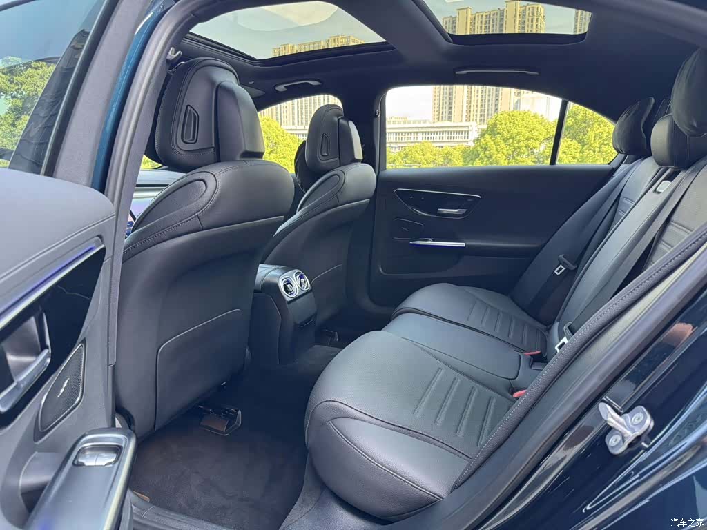 Mercedes-Benz C-Class, 2024 7