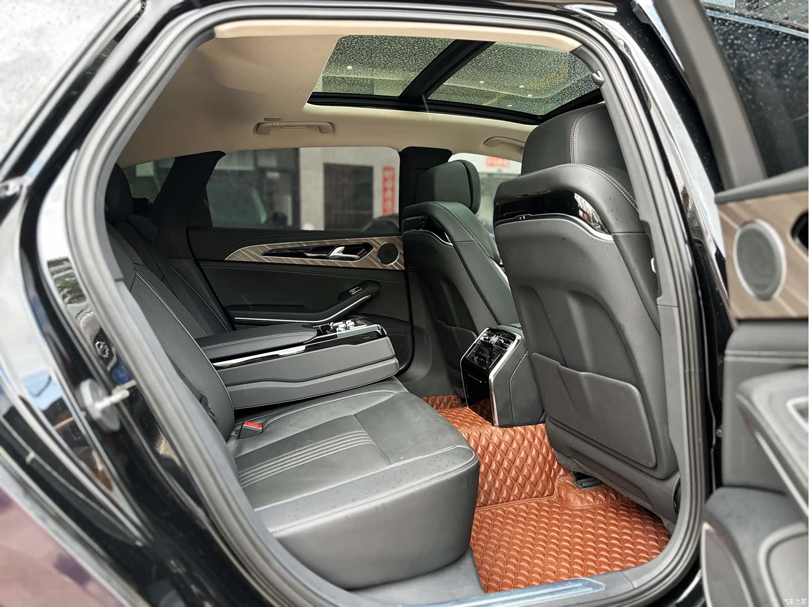 Hongqi H9, 2022 11