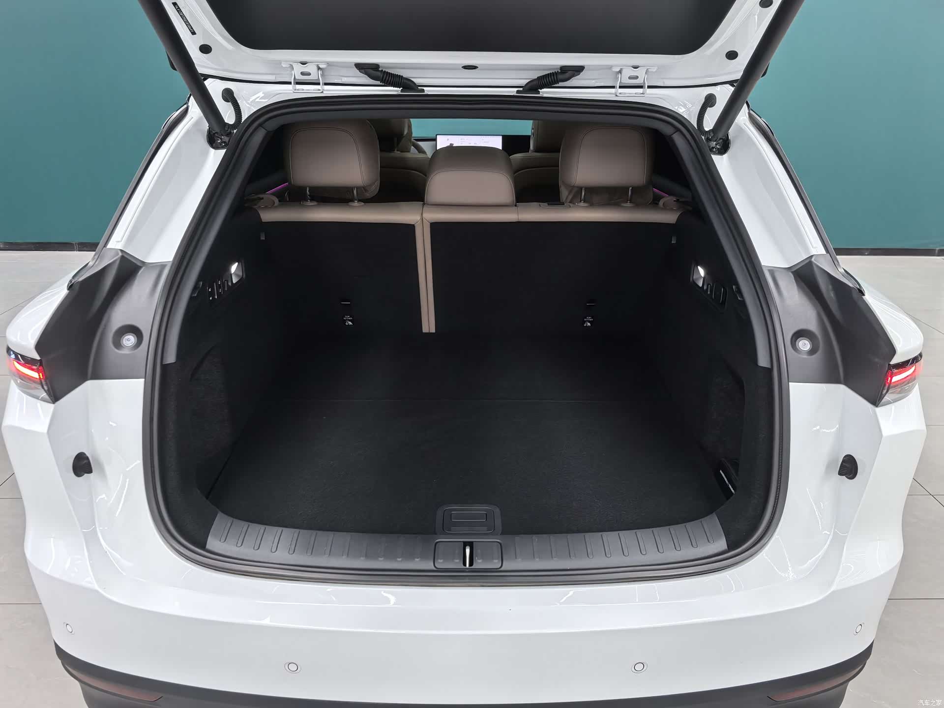 Li Auto i6, 2025 12