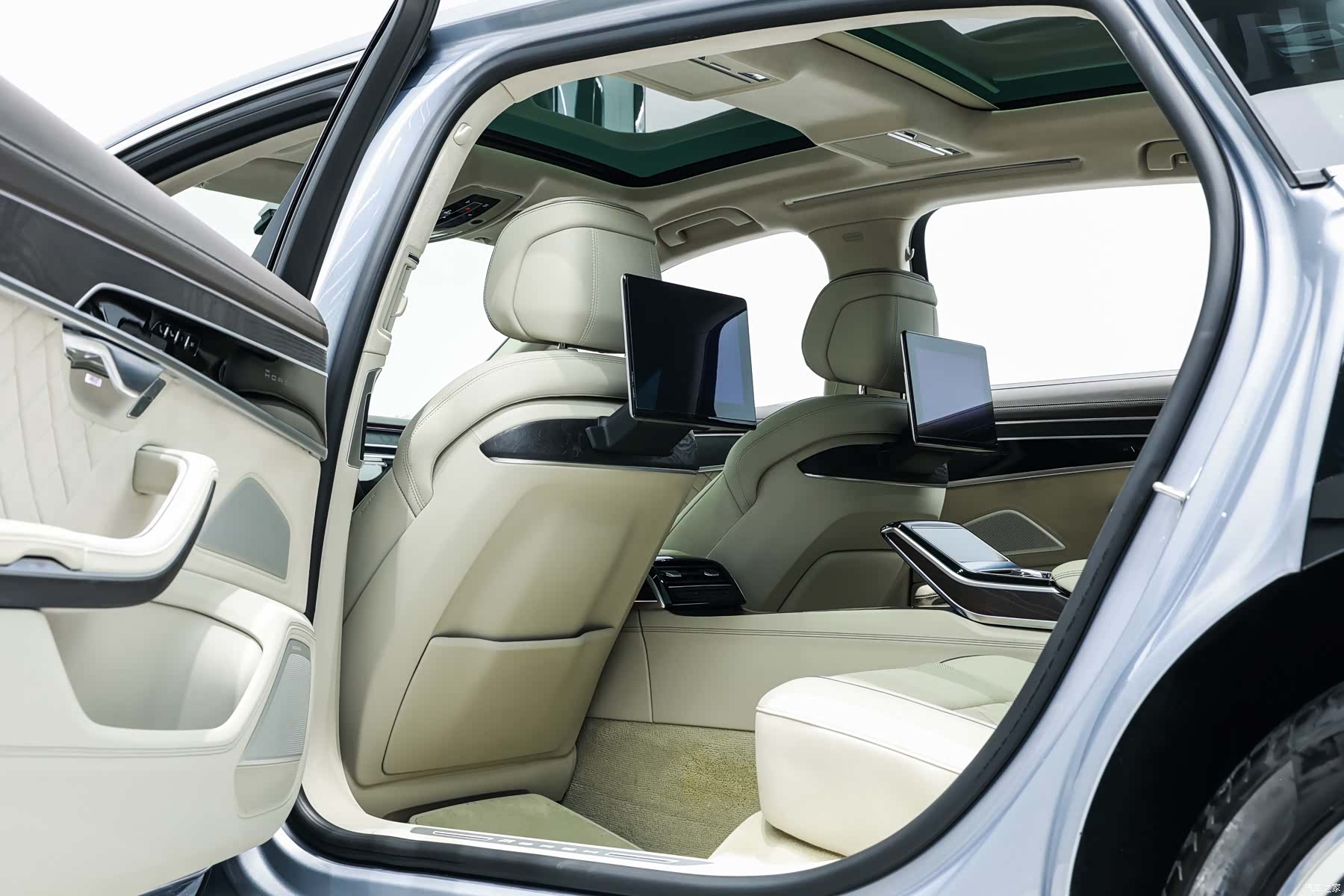 Audi A8L, 2023 14