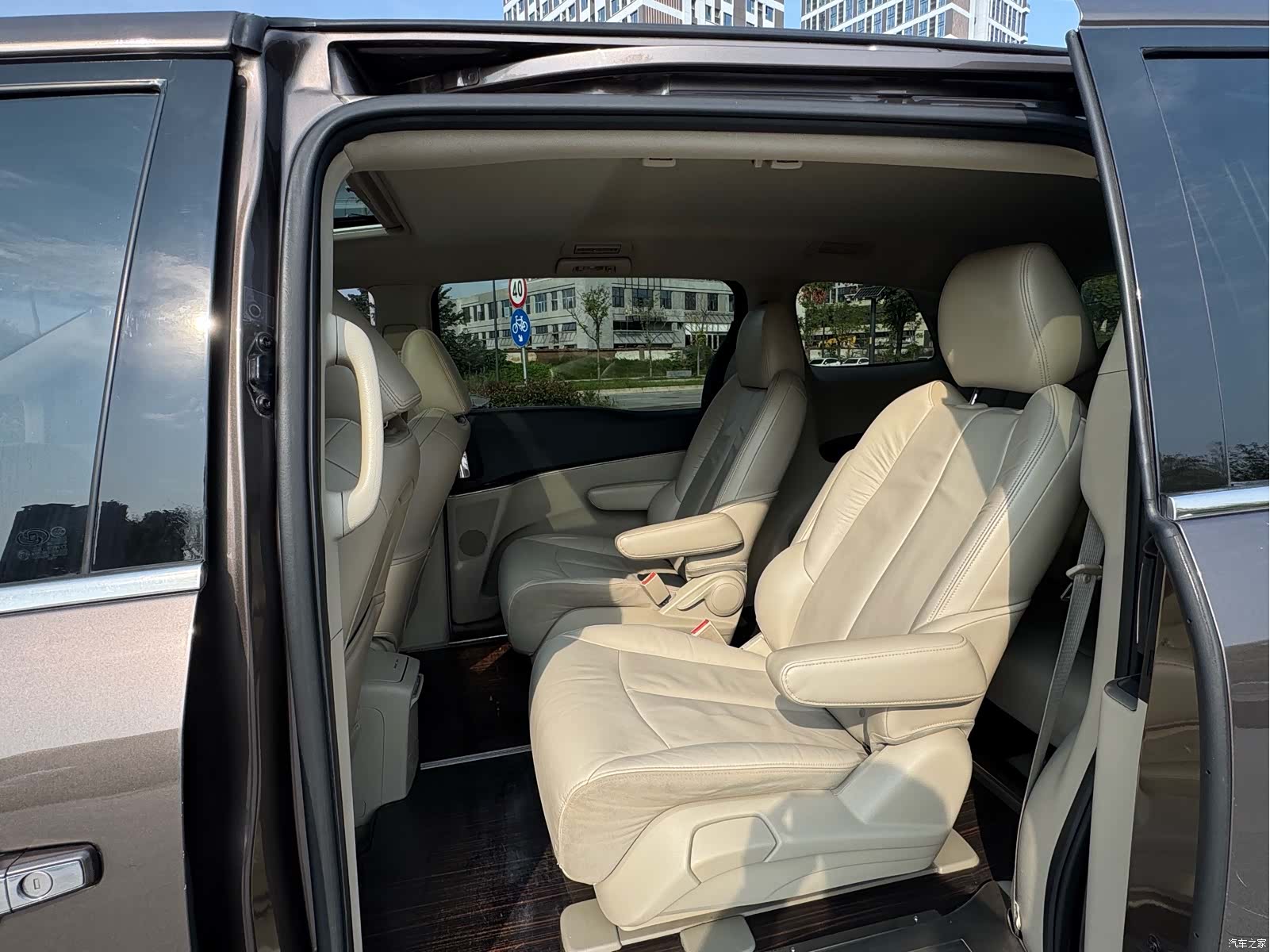 Buick GL8, 2017 13