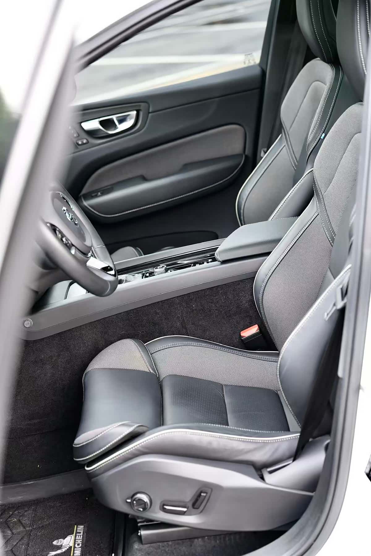 Volvo XC60, 2021 все фото