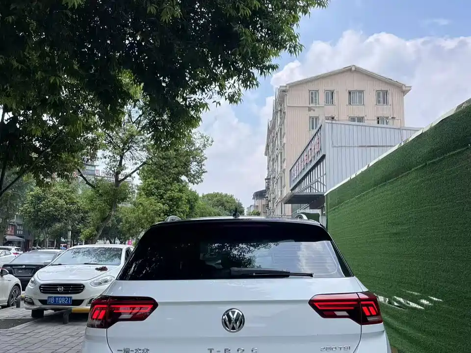 Volkswagen T-ROC exploring Songs