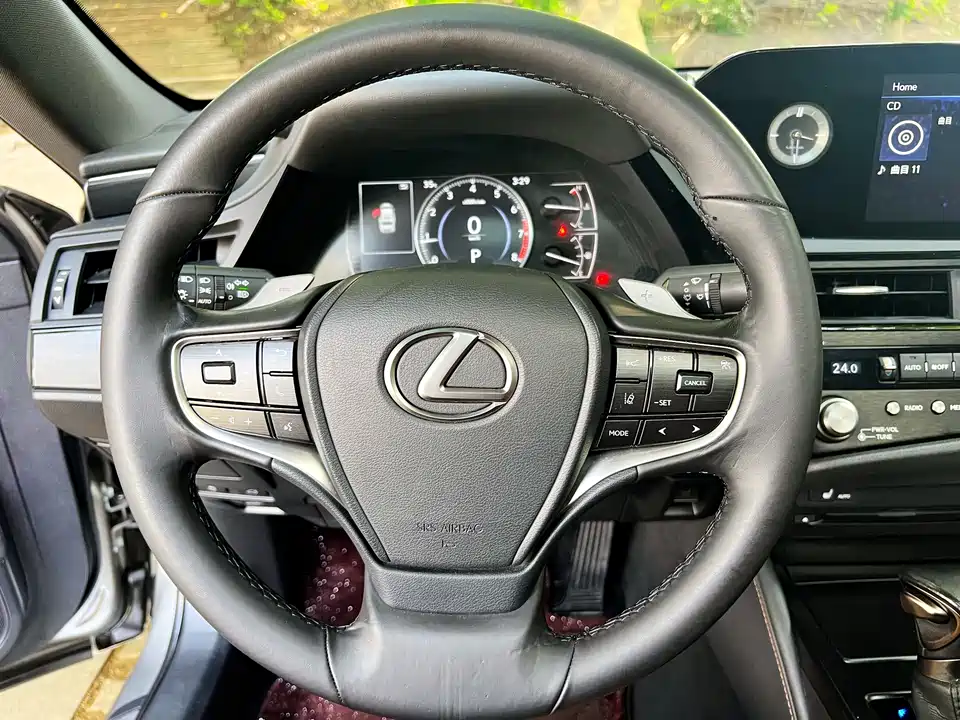 Lexus ES