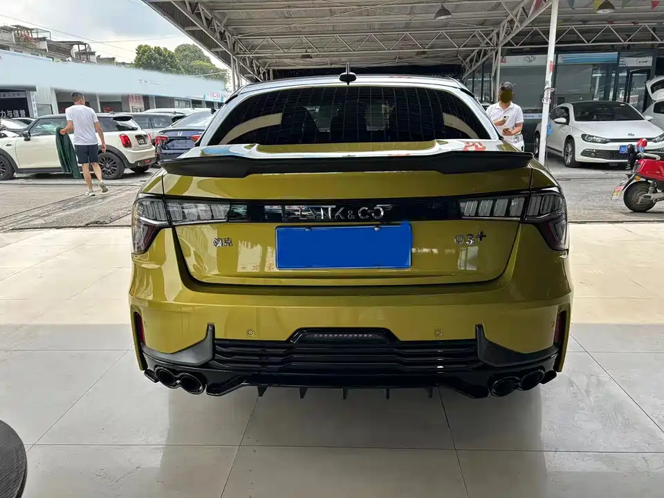 Lynk & Co 03