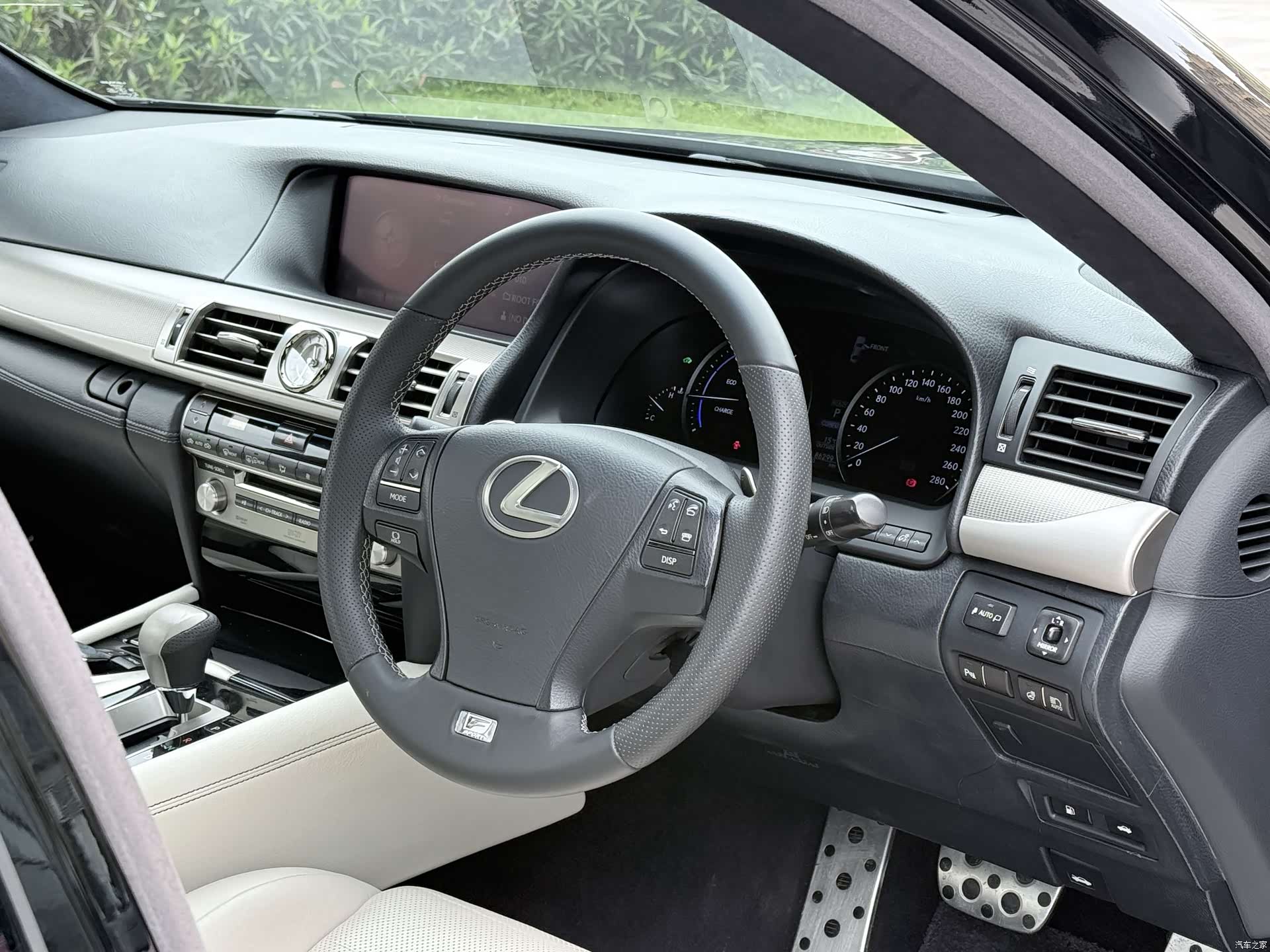 Lexus LS, 2013 13