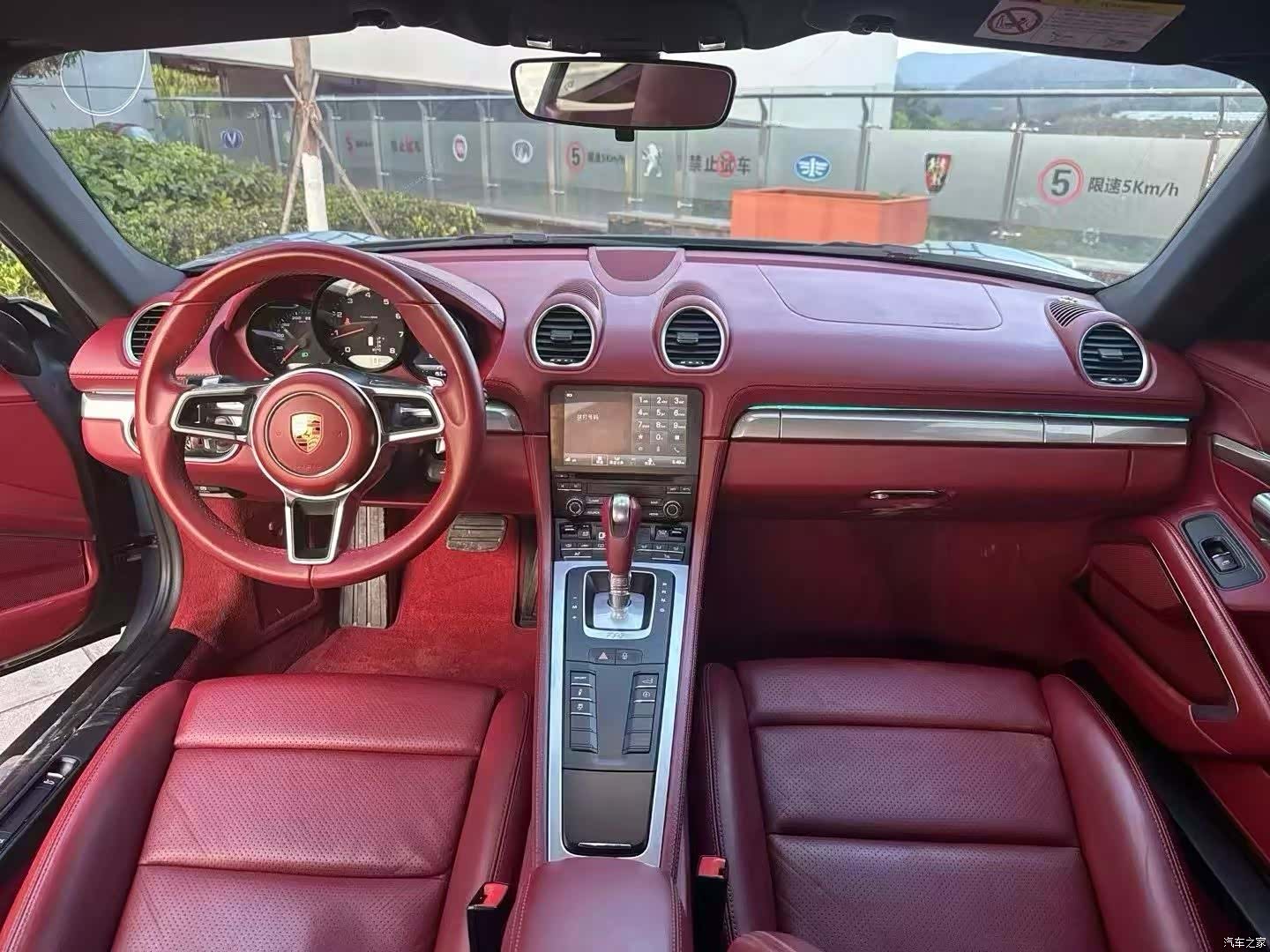 Porsche Cayman, 2018 все фото