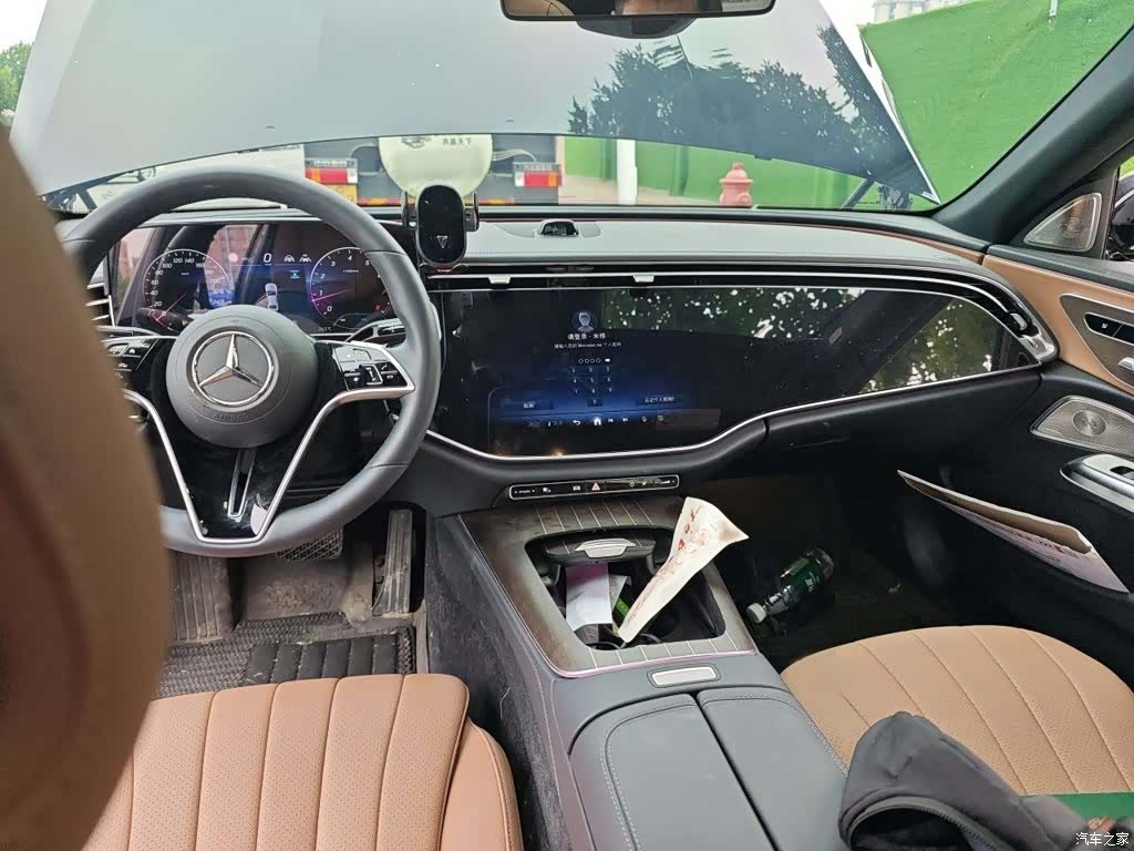 Mercedes-Benz E-Class, 2024 13