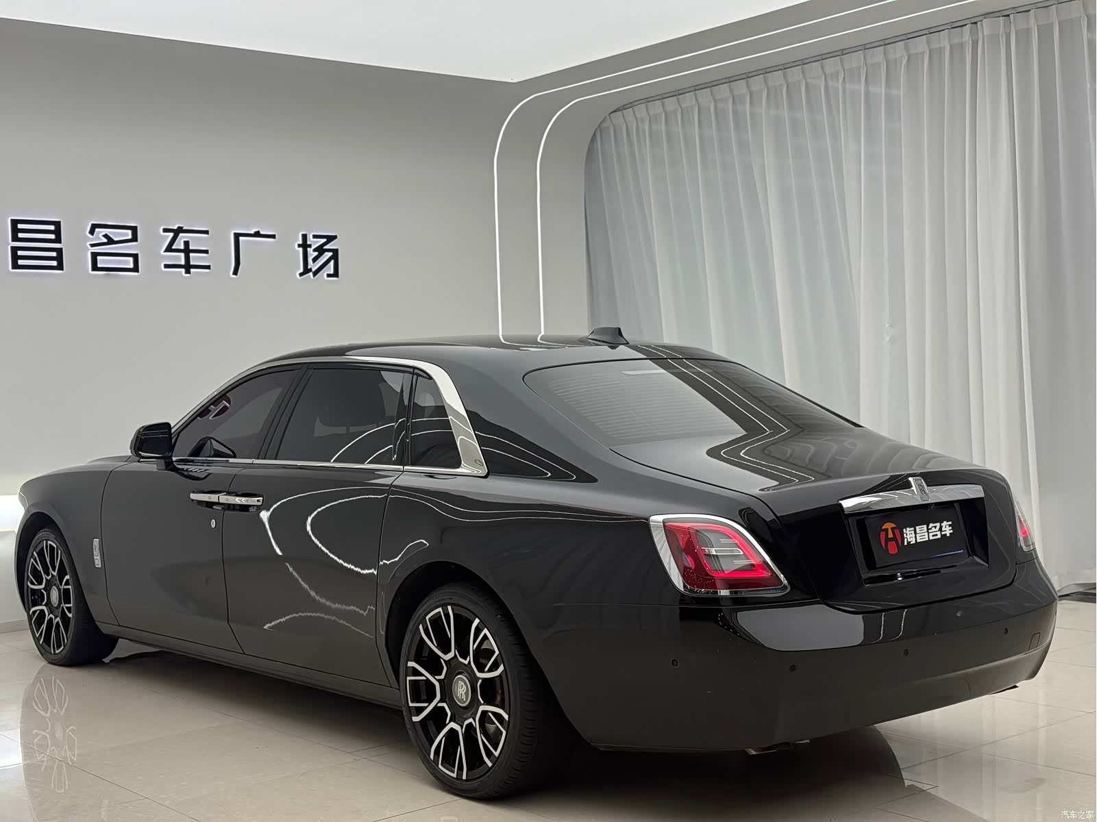 Rolls-Royce Ghost, 2022 4