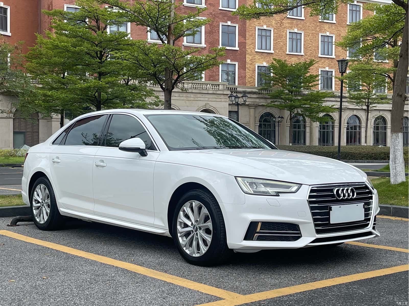 Audi A4L, 2019 3