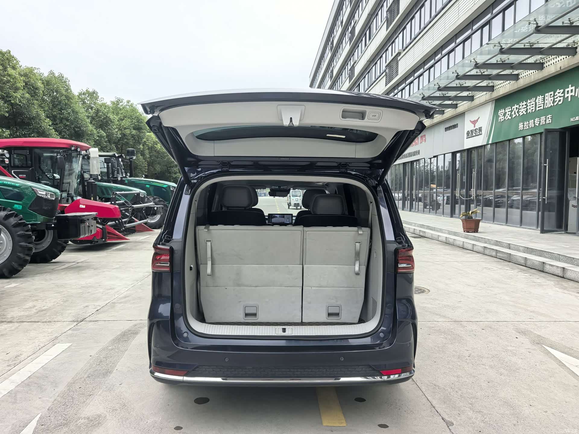 Roewe iMAX8, 2022 30