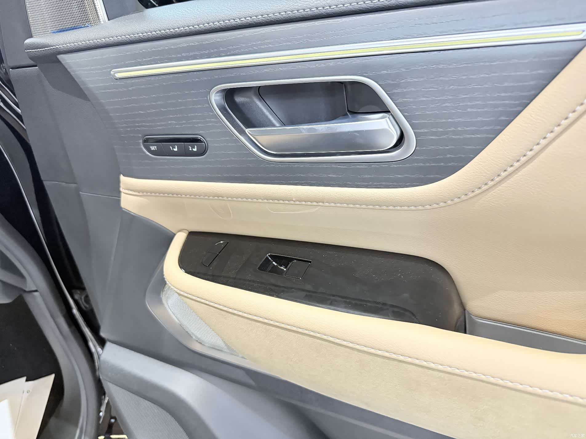 Infiniti QX80, 2025 10