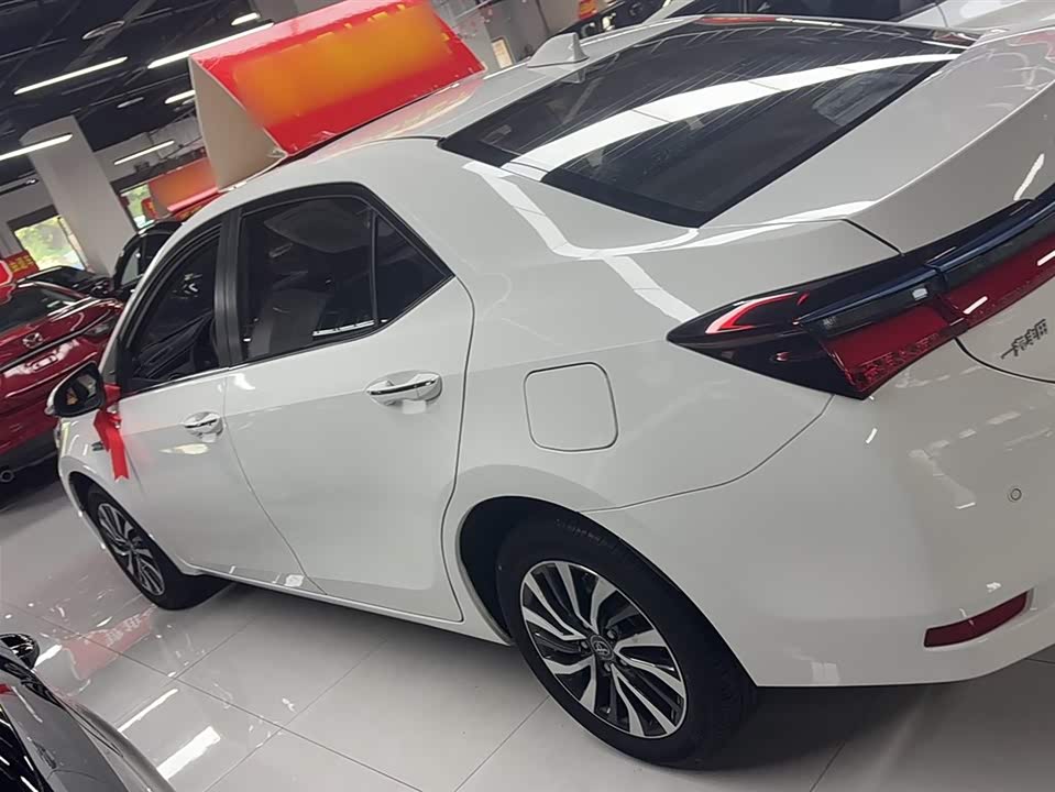 Toyota Corolla dual engine E+ Toyota Corolla dual engine E+