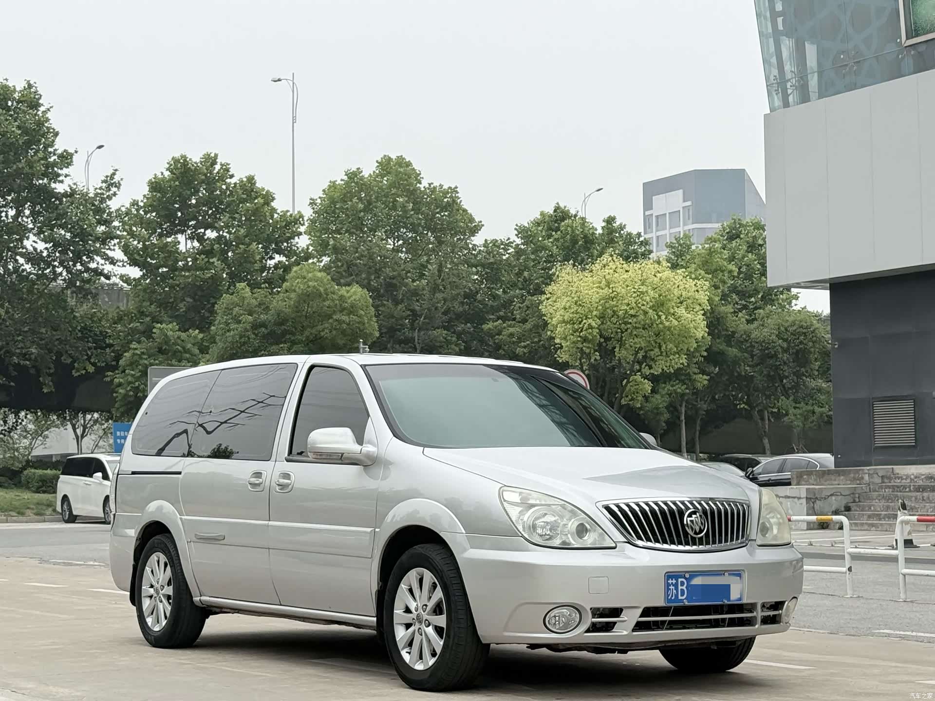 Buick GL8, 2013 3