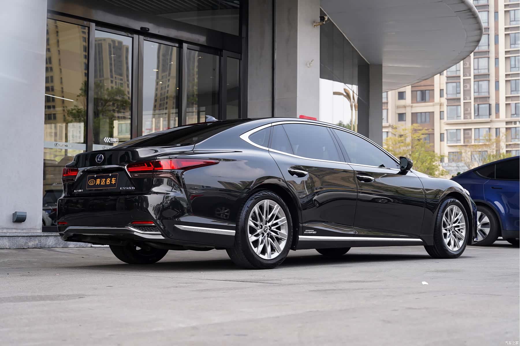 Lexus LS, 2022 3
