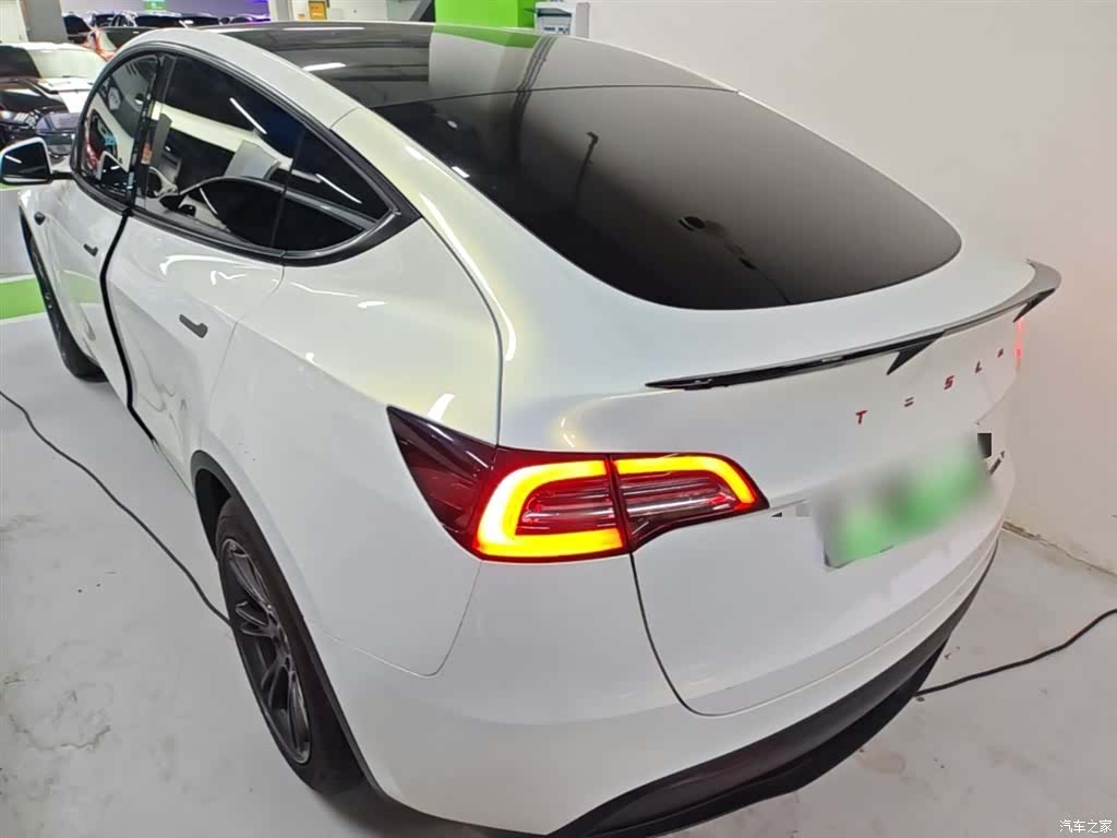 Tesla Model Y, 2023 все фото