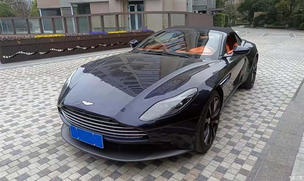 Aston Martin DB11