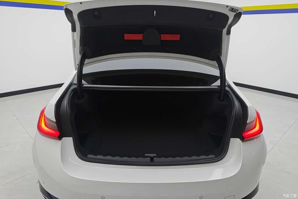 BMW i3, 2023 4