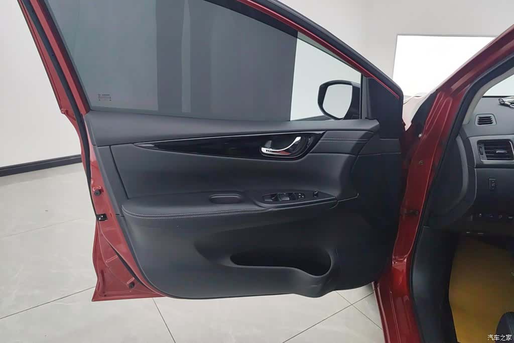 Nissan Tiida, 2024 7