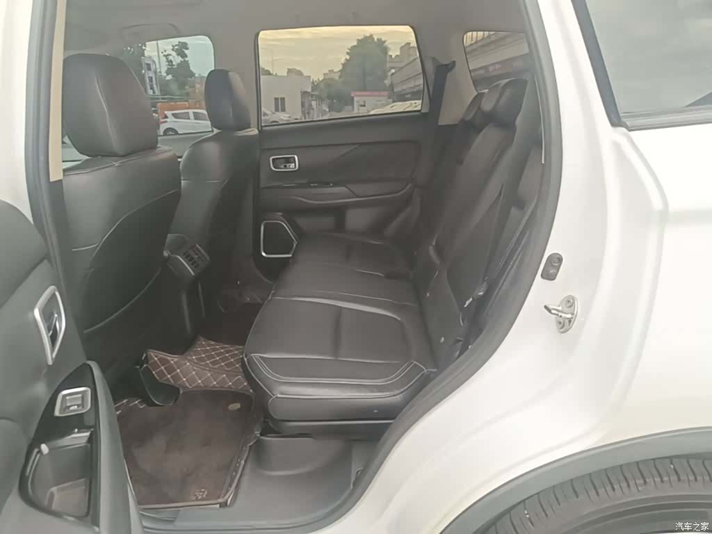 Mitsubishi Outlander, 2019 17