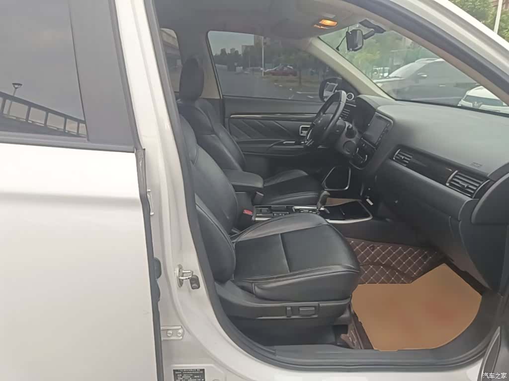 Mitsubishi Outlander, 2019 25