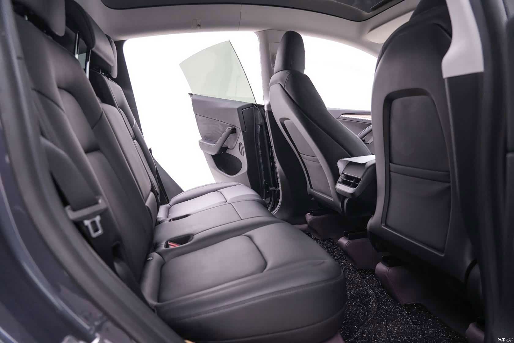 Tesla Model Y, 2022 23