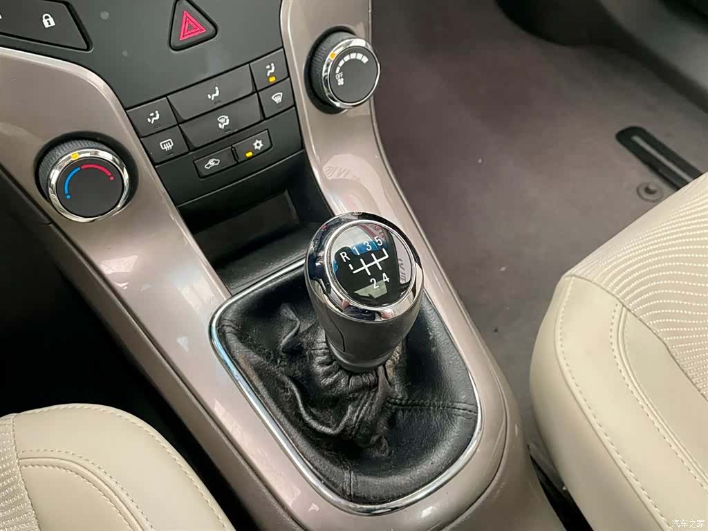 Chevrolet SE, 2015 10