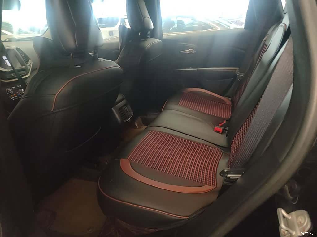 Jeep Cherokee, 2018 17