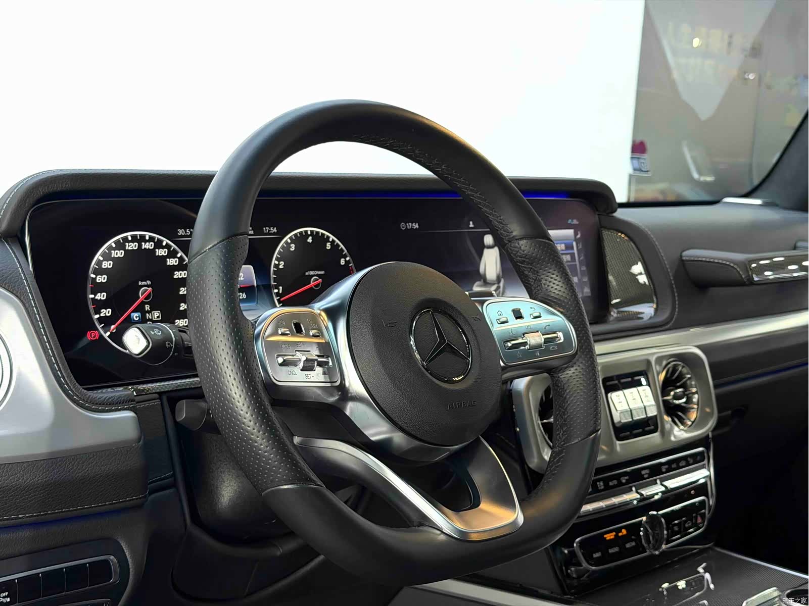 Mercedes-Benz G-Class, 2023 30