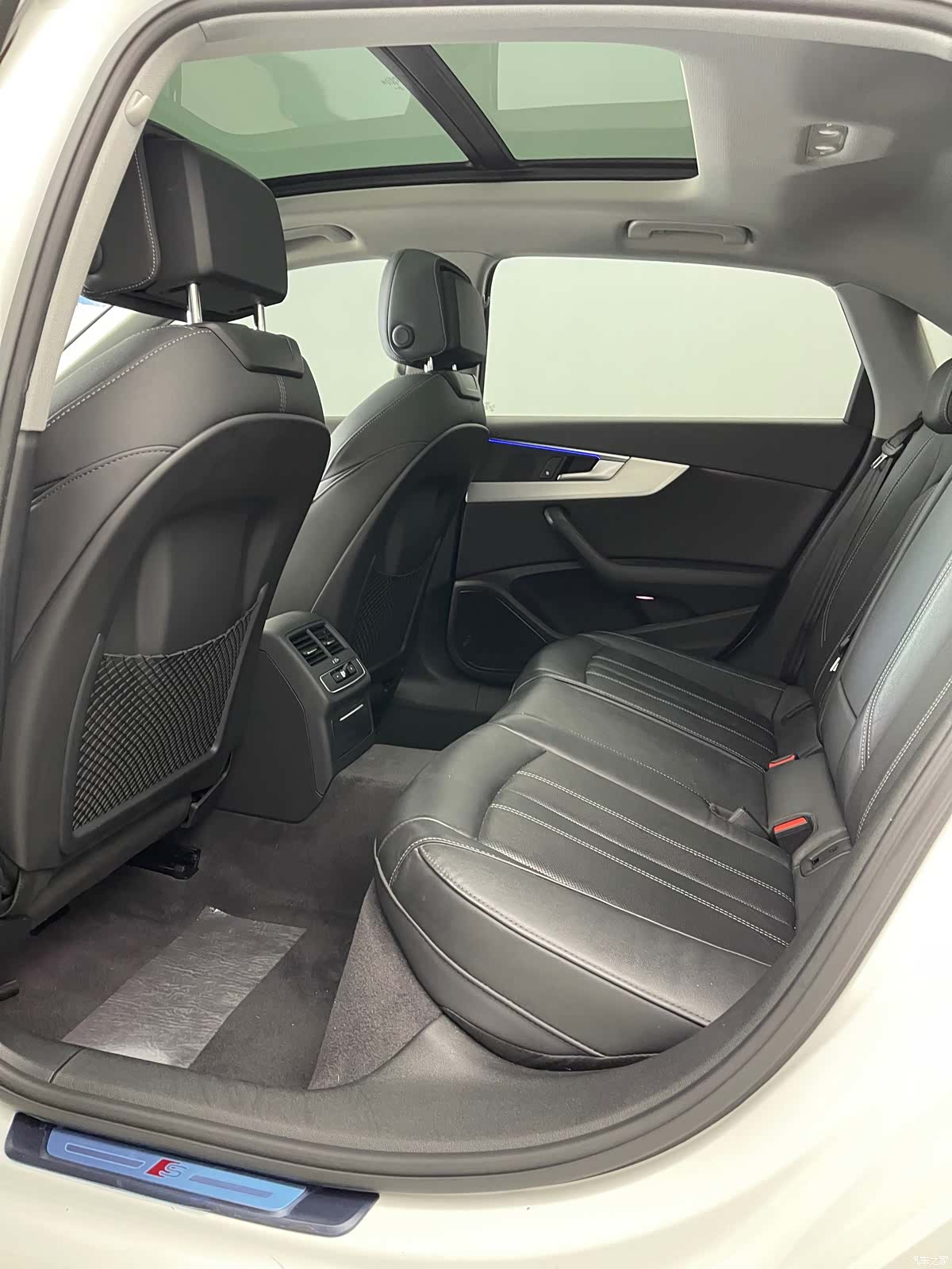 Audi A4L, 2021 21