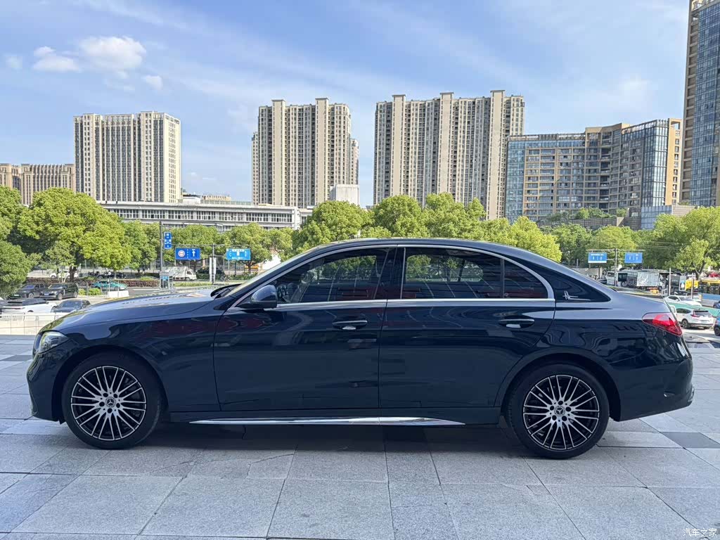 Mercedes-Benz C-Class, 2024 3