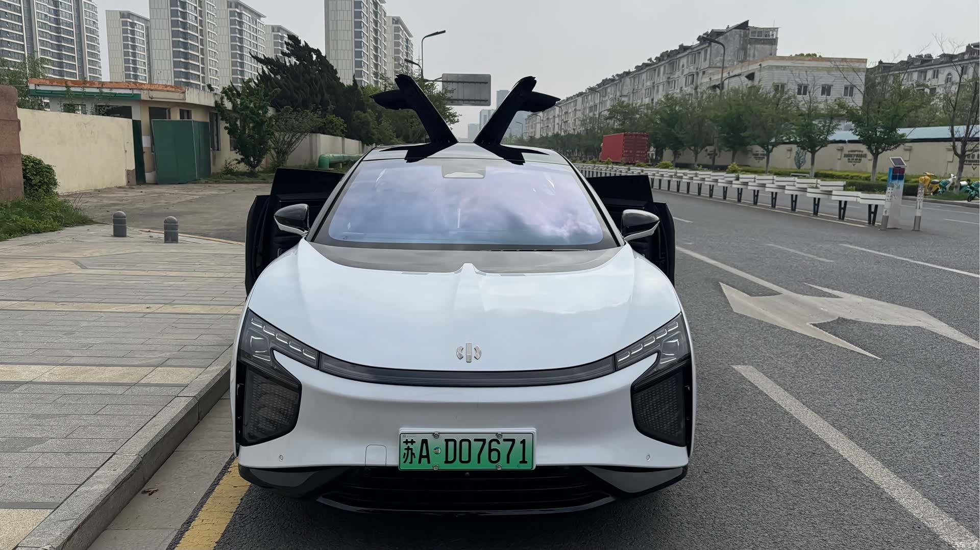 HiPhi X, 2024 6