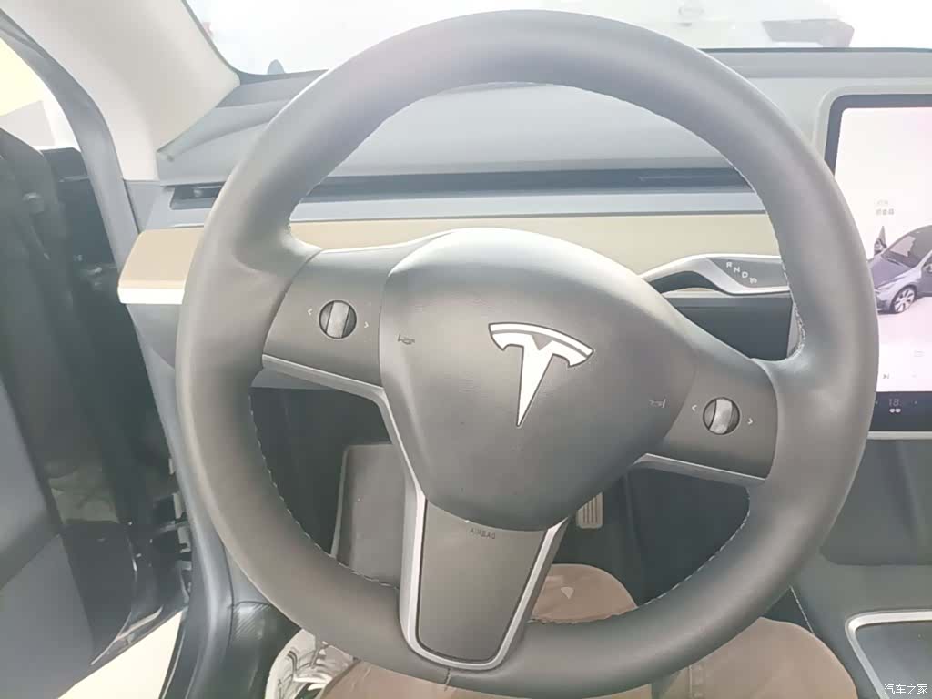 Tesla Model Y, 2023 11