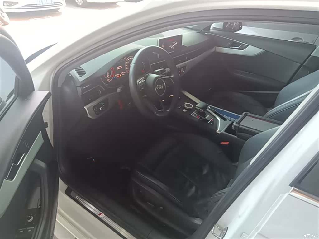 Audi A4L, 2019 15