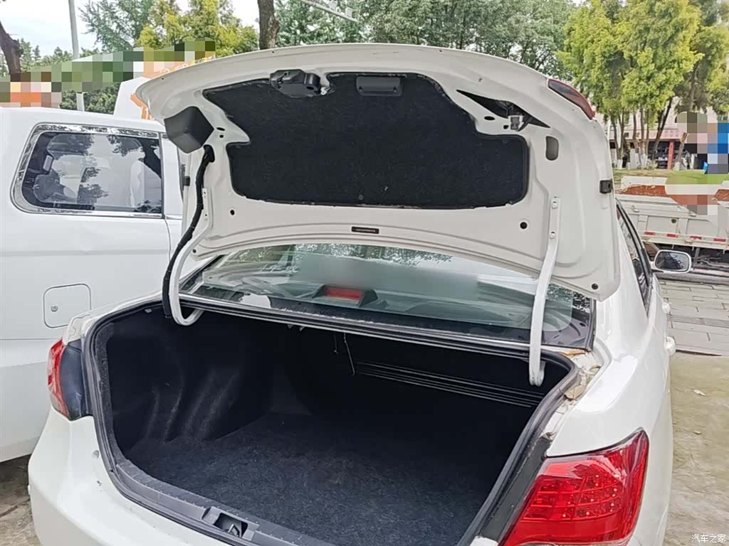 BYD L3, 2015 19