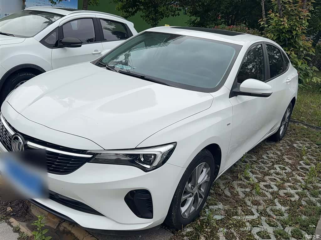 Buick Verano, 2022 1