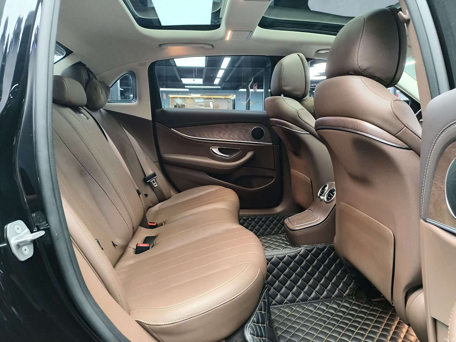 Mercedes-Benz E-Class, 2023 6