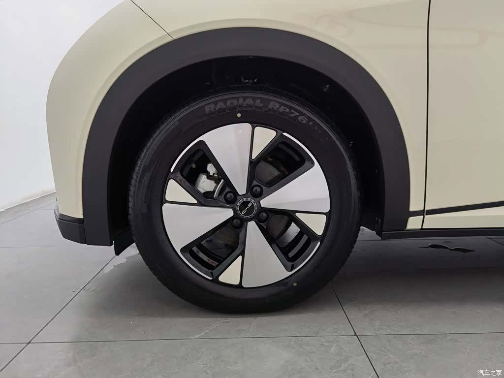 BYD Dolphin, 2023 17