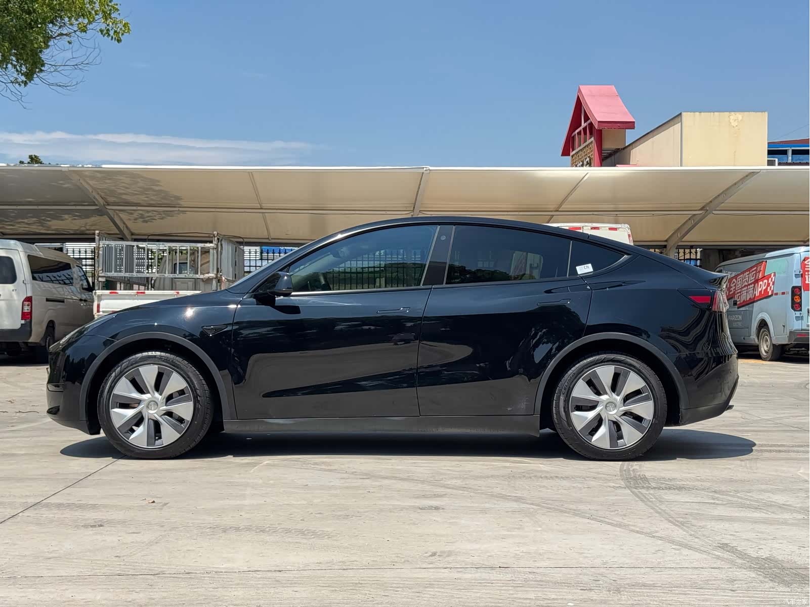 Tesla Model Y, 2023 4