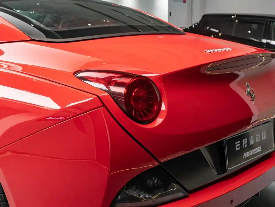 Ferrari California T