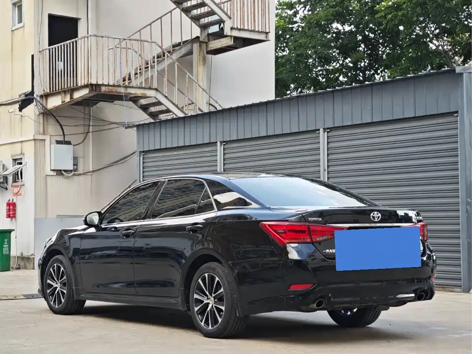 Toyota crown