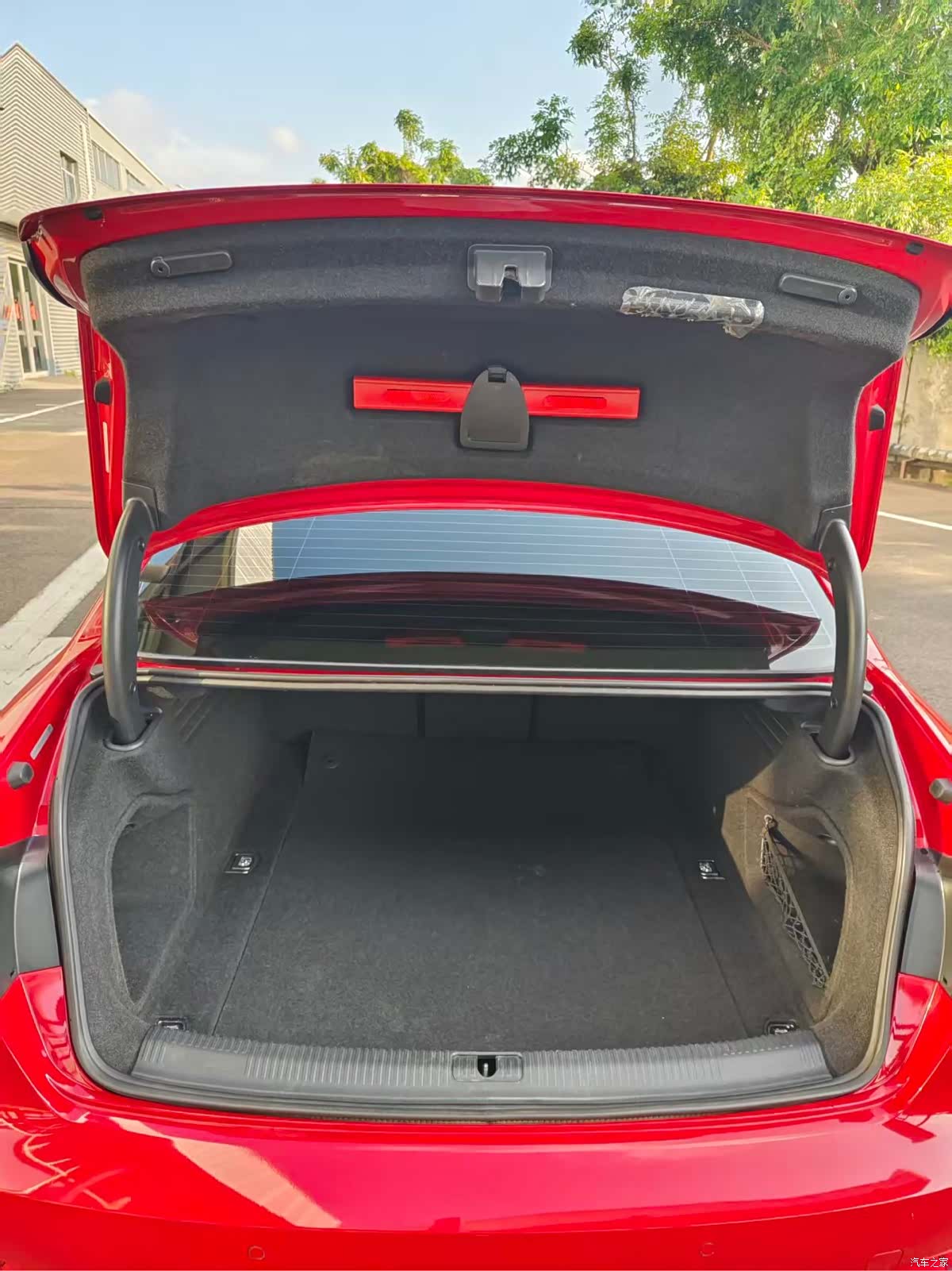 Audi A4L, 2018 13