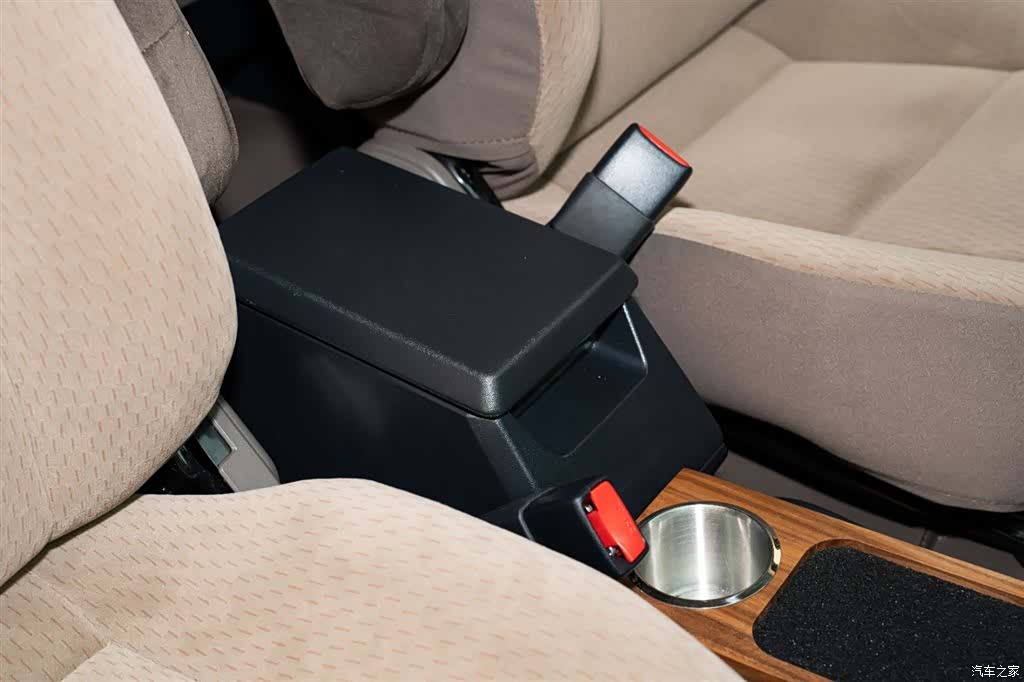 Toyota Land Cruiser, 2025 18