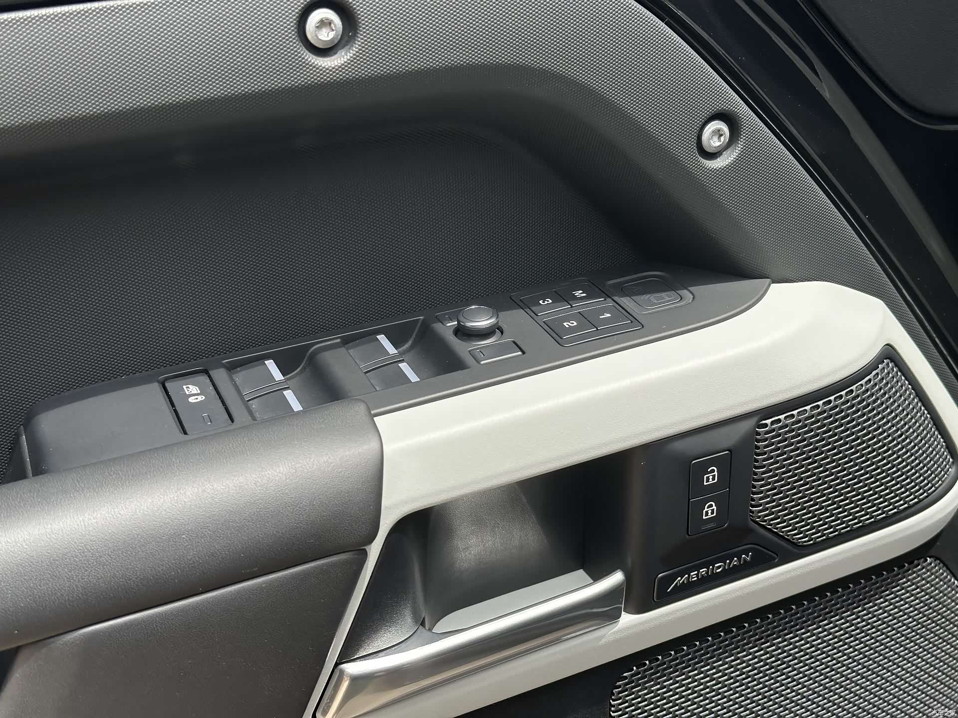 Land Rover Defender, 2021 9