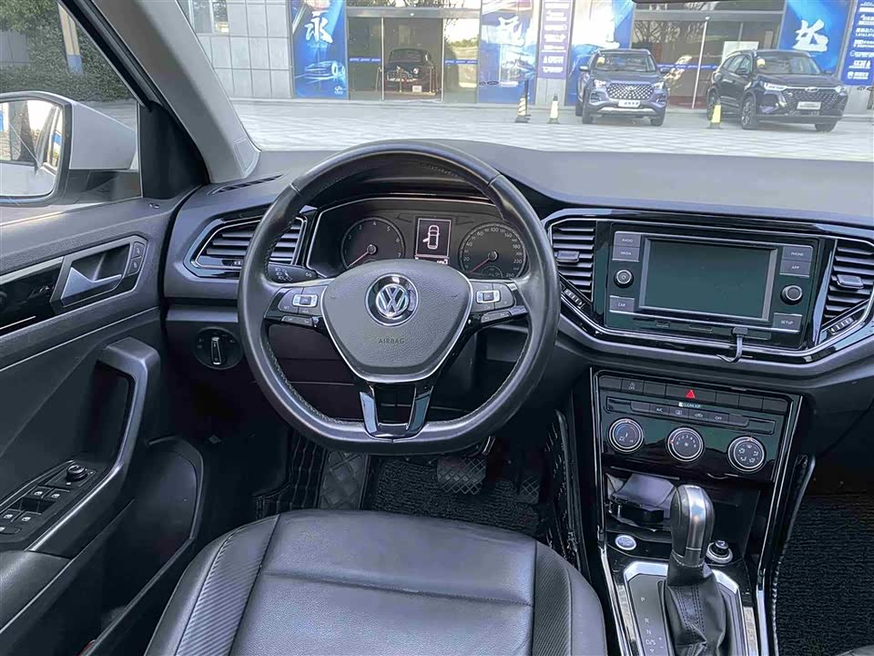 Volkswagen T-ROC exploring Songs