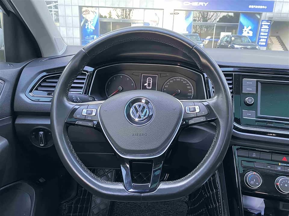 Volkswagen T-ROC exploring Songs